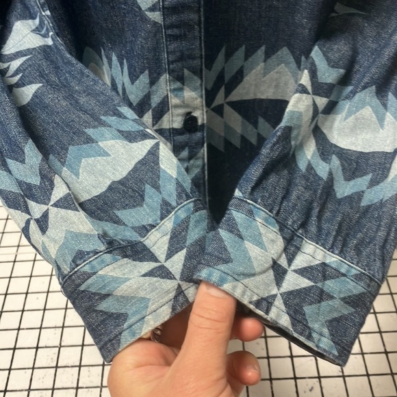 NEW Dakine M Jean / Aztec / Flannel Style long Sleeve button up / vintage - Picture 7 of 7